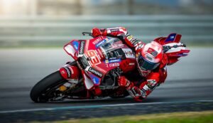 Marc Marquez memacu motor Ducati Lenovo Team di lintasan MotoGP Australia 2026.