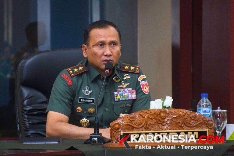 Mayjen TNI Sudaryanto memimpin entry briefing Pangdam IV Diponegoro di Aula Makodam.