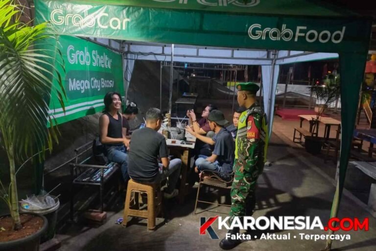 Patroli malam Koramil 04/Jati Asih bersama Linmas dan Kepolisian di Kota Bekasi