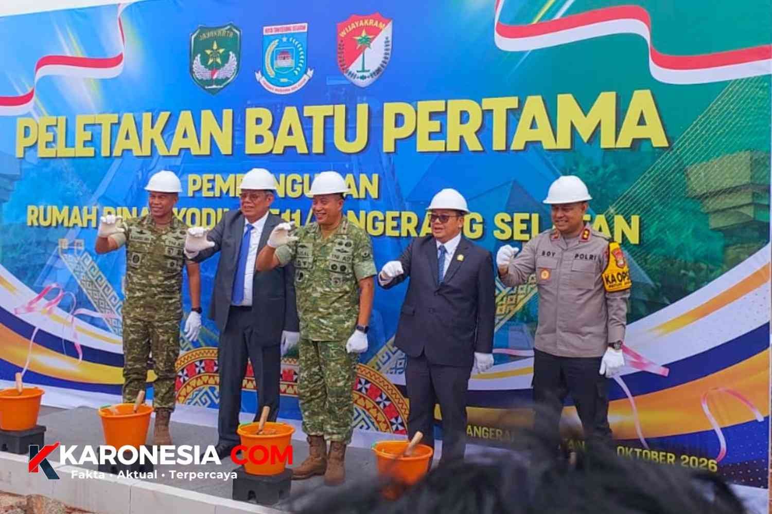 Peletakan batu pertama pembangunan rumah dinas Makodim Tangerang Selatan oleh unsur TNI, Pemkot Tangsel, dan kepolisian.