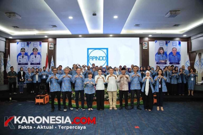Pengurus DPP APINDO Maluku Utara berpose bersama usai pengukuhan masa bakti 2026–2031 di Kieraha Ballroom, Hotel Muara Ternate