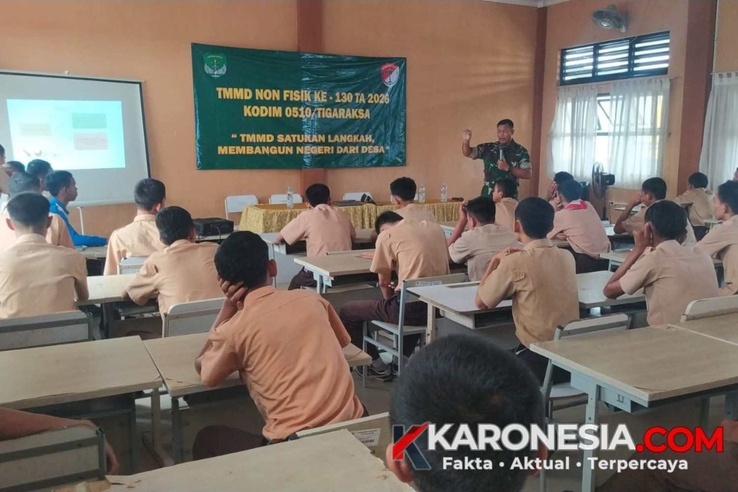 Penyuluhan wawasan kebangsaan TMMD nonfisik ke-130 Kodim 0510 Tigaraksa di SMKN 11 Kabupaten Tangerang