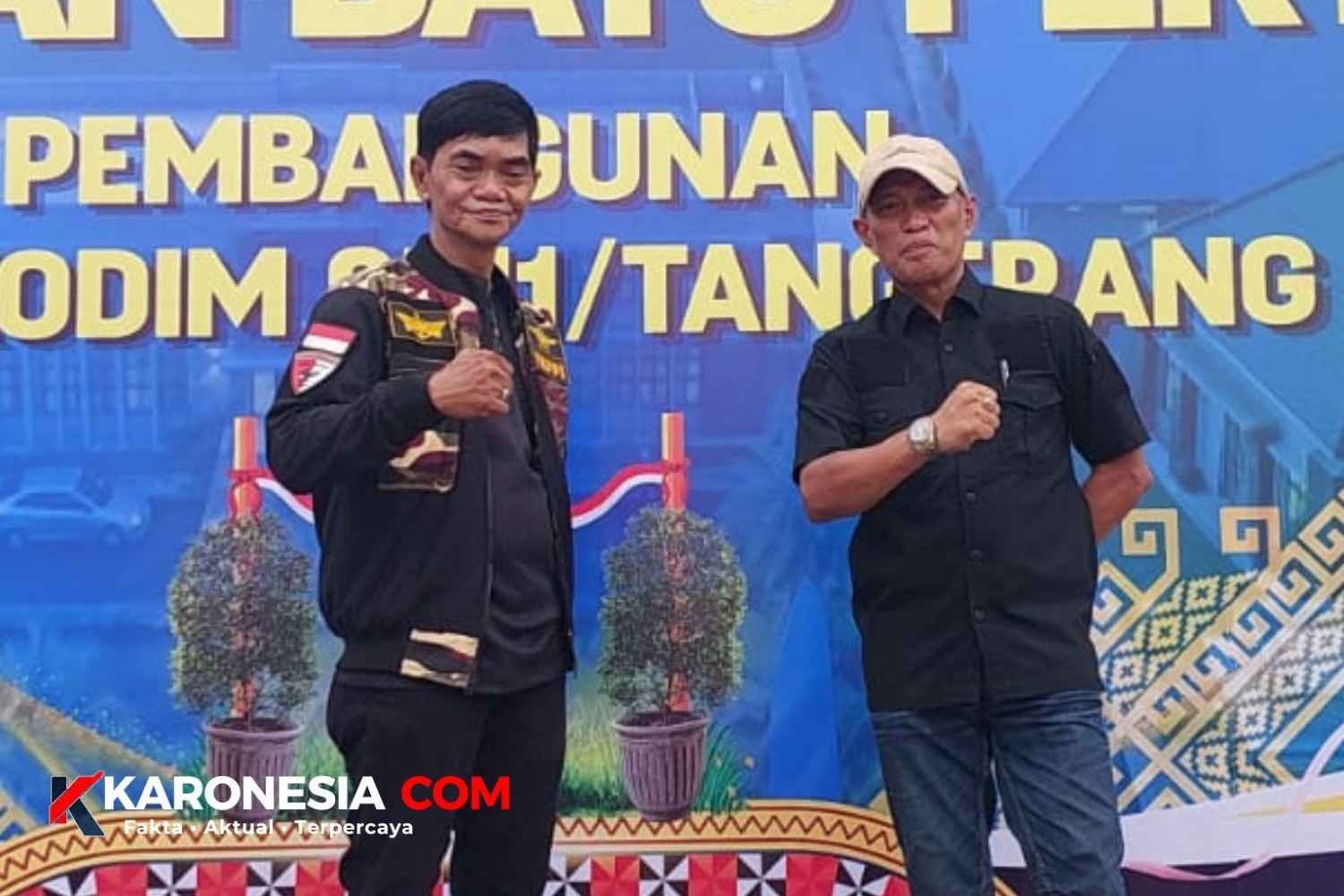 Ketua FKPPI PC 2708 Tangerang Selatan Agus Asnawi dan Sekretaris DPD GCP Banten Rahmat Hidayat di lokasi pembangunan Makodim Tangsel.